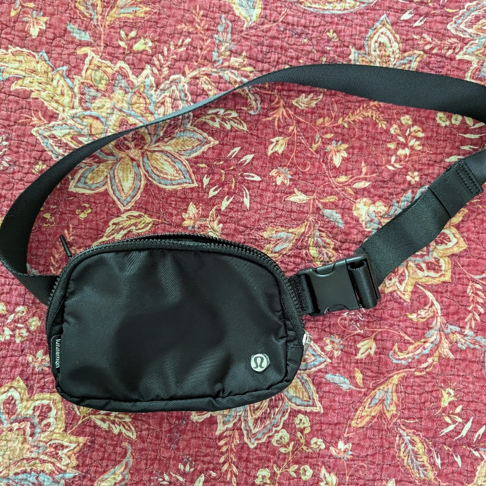 lululemon athletica Everywhere Belt Bag